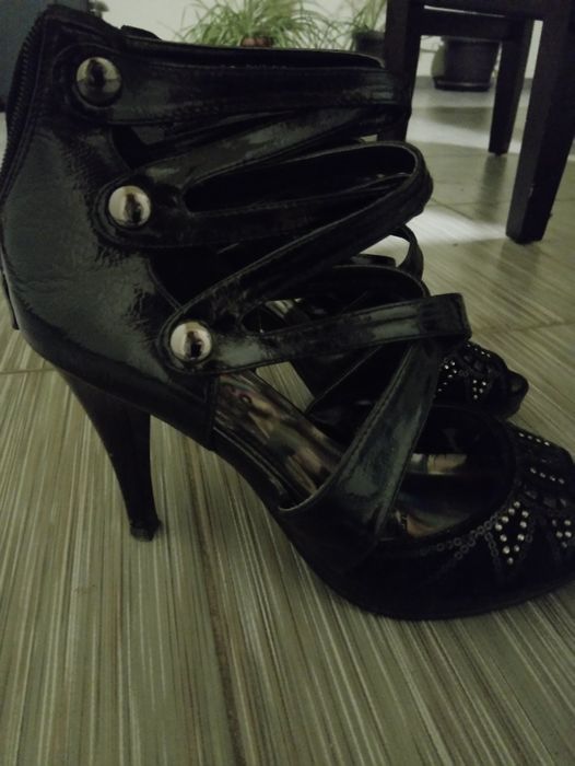 Продавам  Обувки