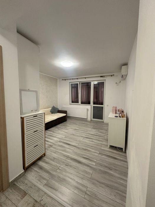 Vand garsoniera mobilata cu loc de parcare!