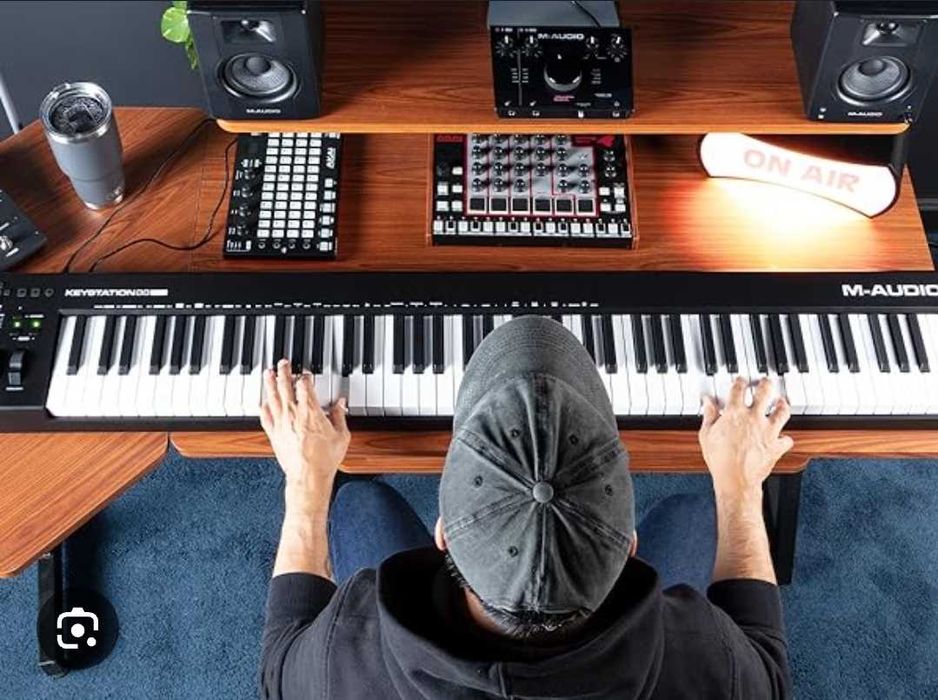 Продам миди-клавиатуру M-Audio.