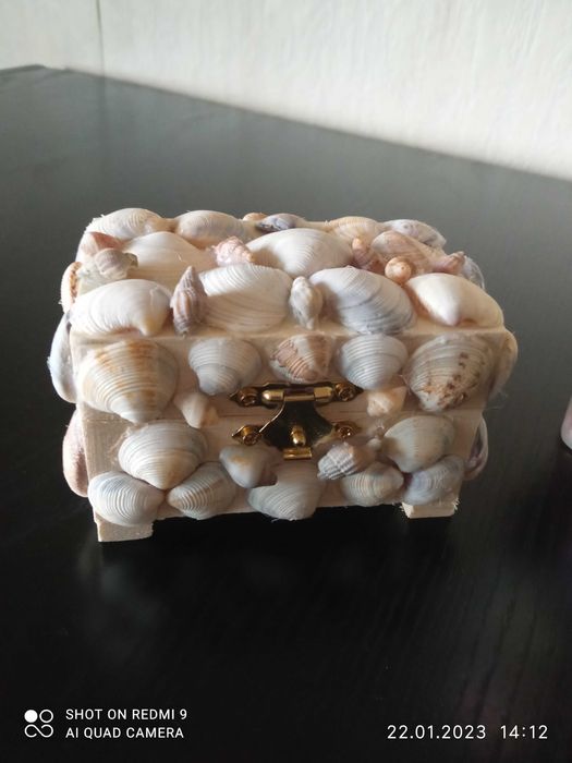 Кутия за бижута с миди