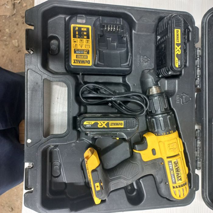 Шуруповерт DeWalt