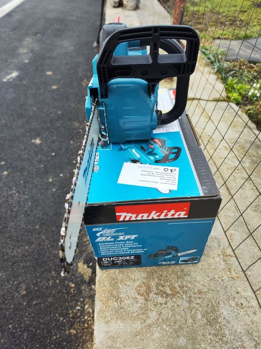 Акумулаторен верижен трион Makita DUC306Z