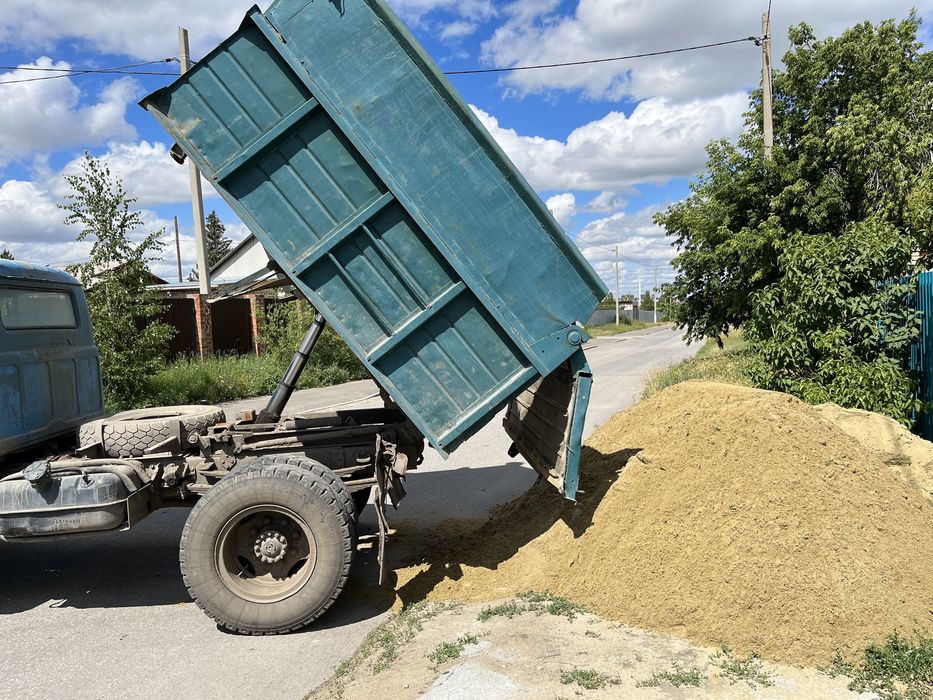 Песок, щебень, грунт, хвосты.