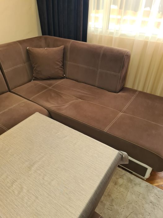 Продавам ъглова холова гарнитура  555  евро