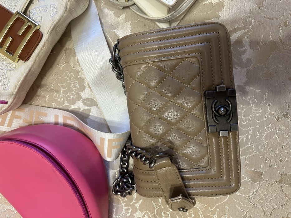 Продам сумчтки в хорошем состоянии