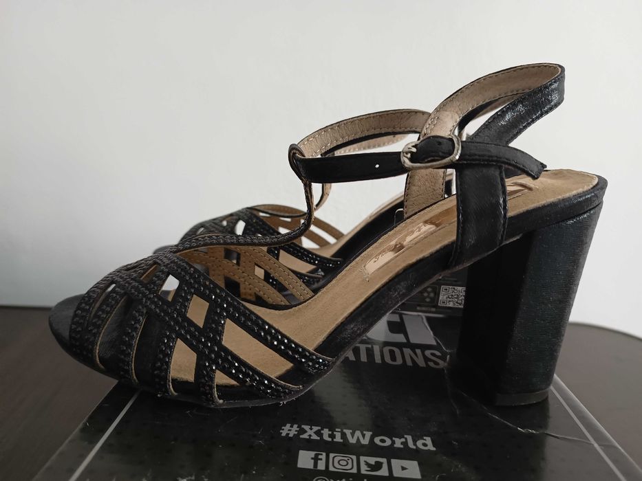 Sandale (mai multe modele)noi la 50 de lei