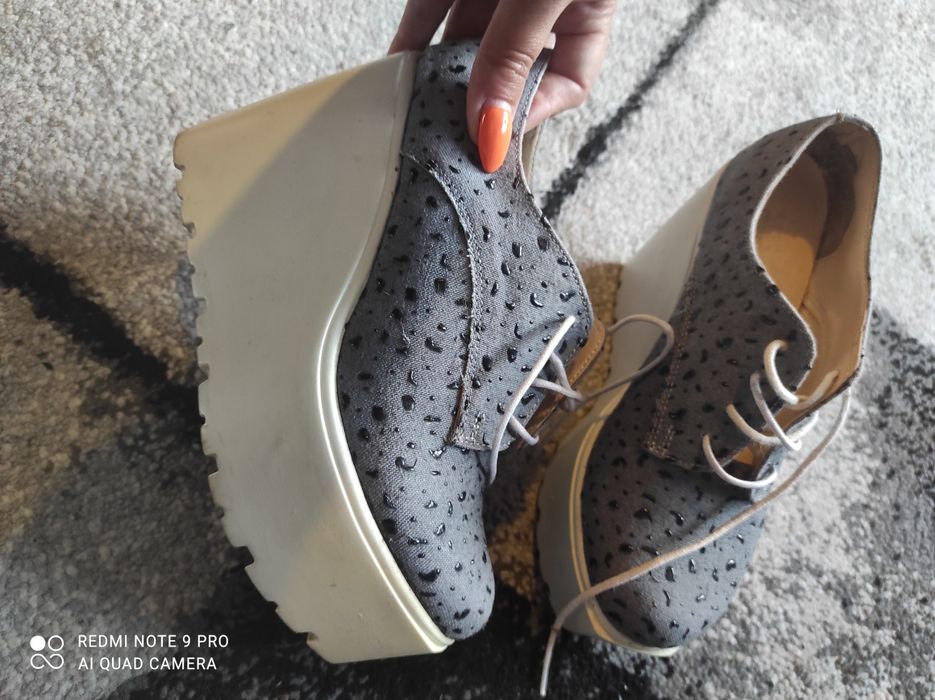 Обувки на висока платформа