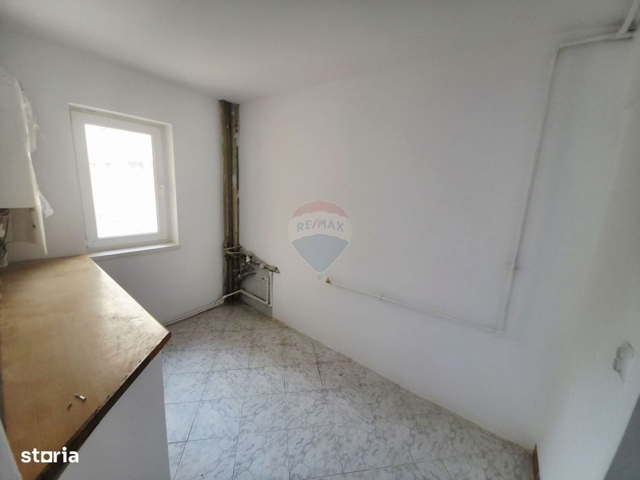 Apartament cu 3 camere de vânzare în zona Maratei
