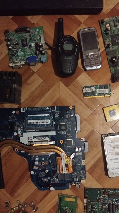 продават се електроника скрап