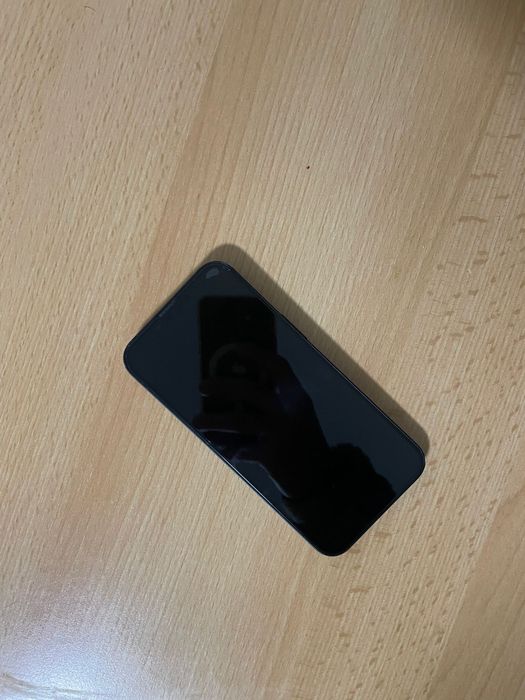 Vand iphone 13 foarte bun