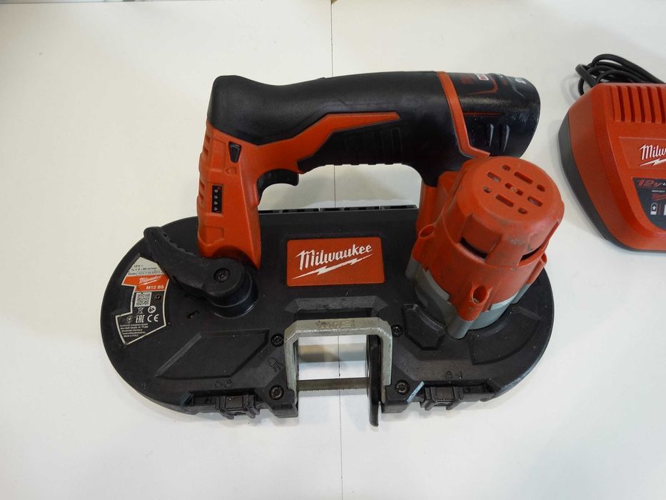 Milwaukee M12 BS - Лентов трион / банциг