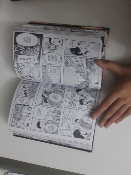 Продам книги атака титанов за 6500 про фнаф 3000