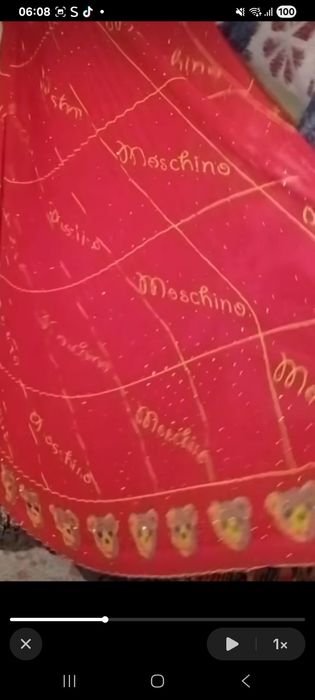 Haine rosi cu pietre Moschino de vanzare