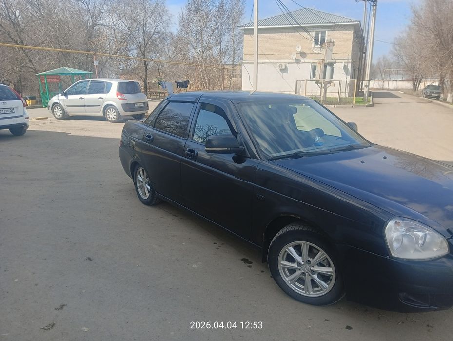 Продам приора седан