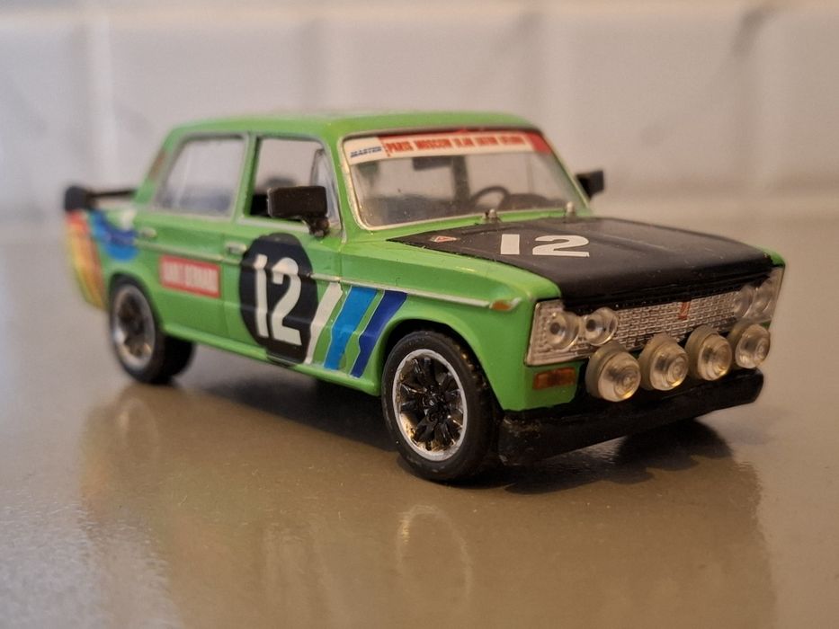 Коллекционная модель ВАЗ 2103 спорт, масштаб 1:43