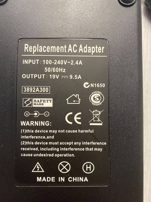 Incarcator Laptop 100-240V ~ 2.4A 50/60Hz
