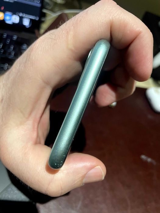 iPhone 11 64GB • Stare Foarte Bună • Baterie 84% • Full Box