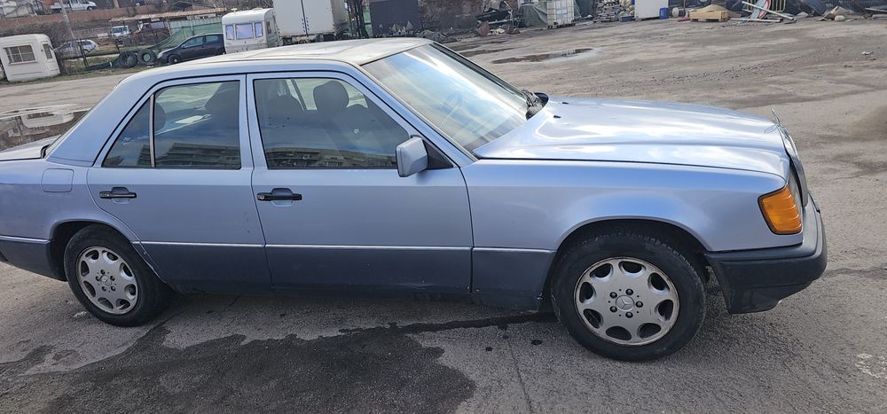 Мерцедес 124D  в движение