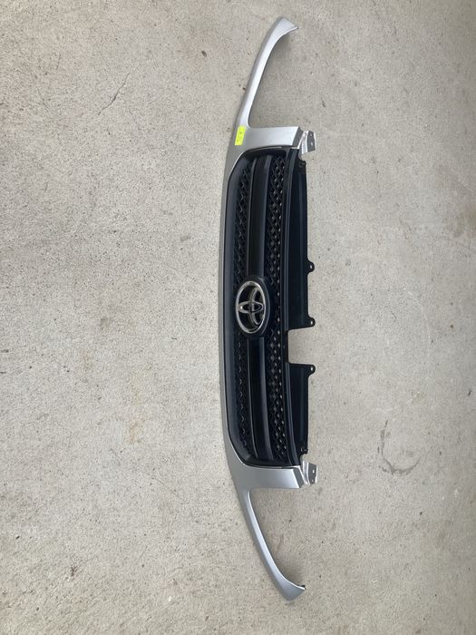 Решетка за тойота рав4 фейс лифт /Toyota rav4 03-05г