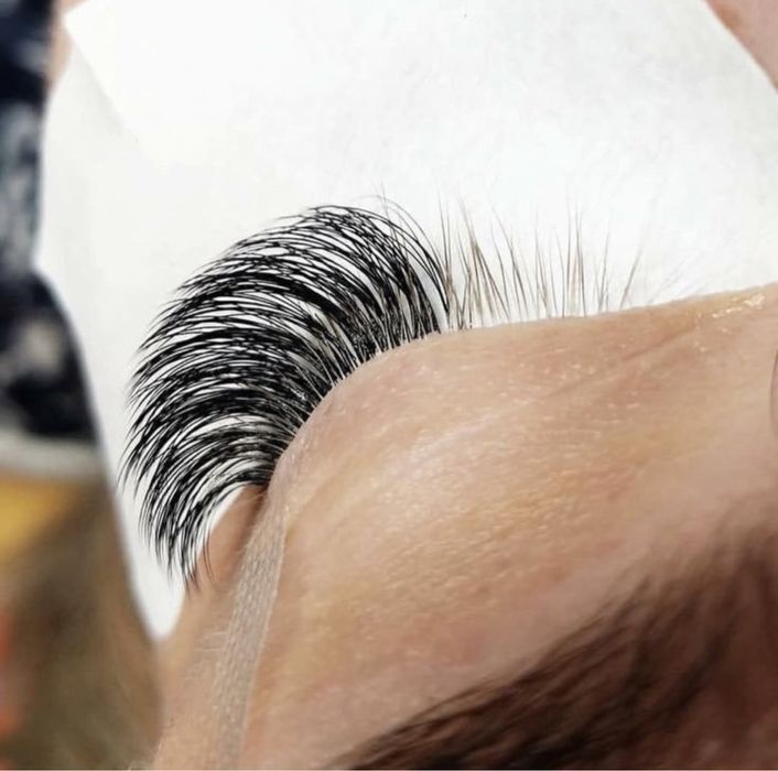 Модель на био наращивание ресниц