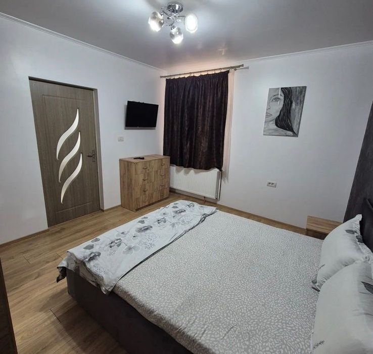 Închiriez studio