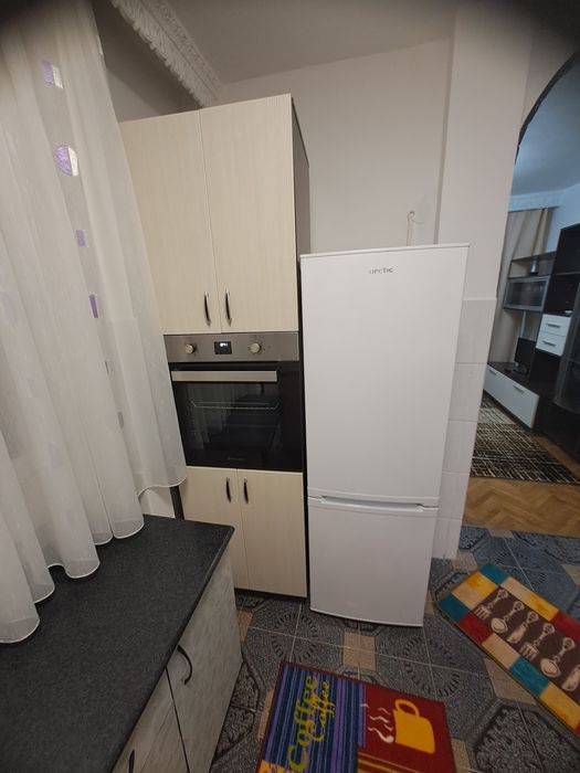 Închiriez apartament 3 camere