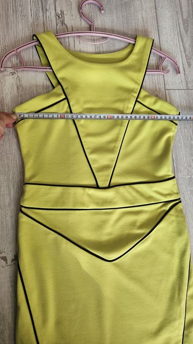 Бутикова елегантна рокля.