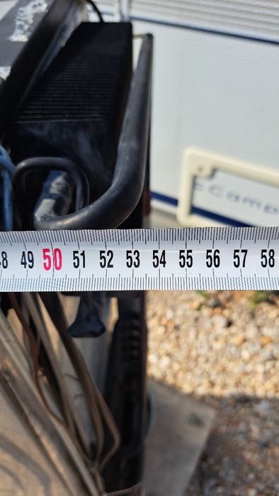 Продавам хладилник за каравана или кемпер.