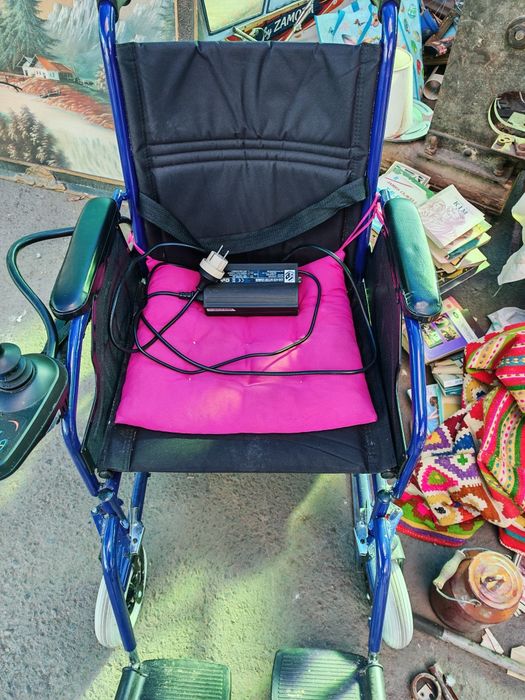 Cărucior persoane cu disabilitați
