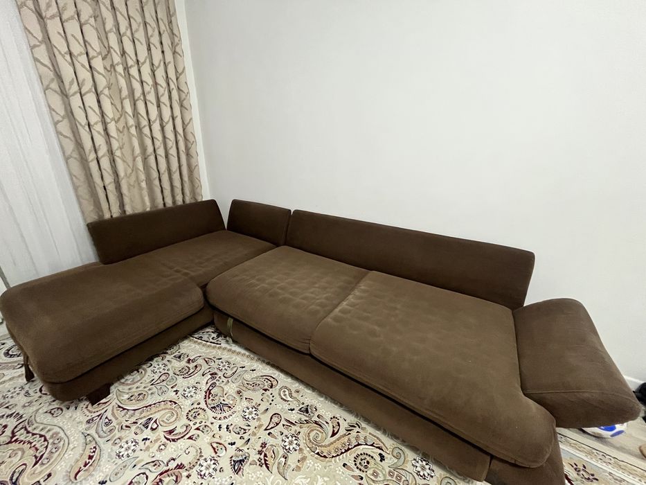 Диван коричневый