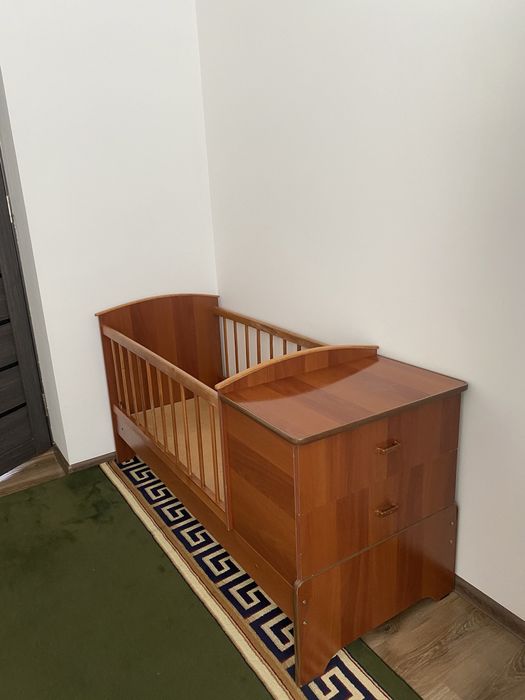 Детская кровать с колыбелькой