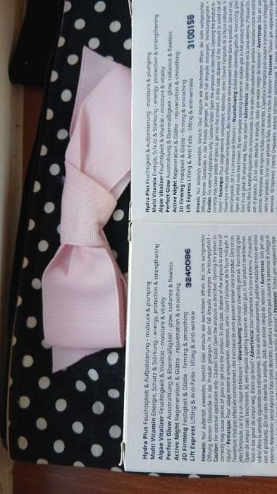 Fiole Babor si geanta cosmetica