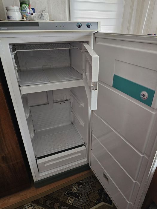 Фризер Zanussi продава