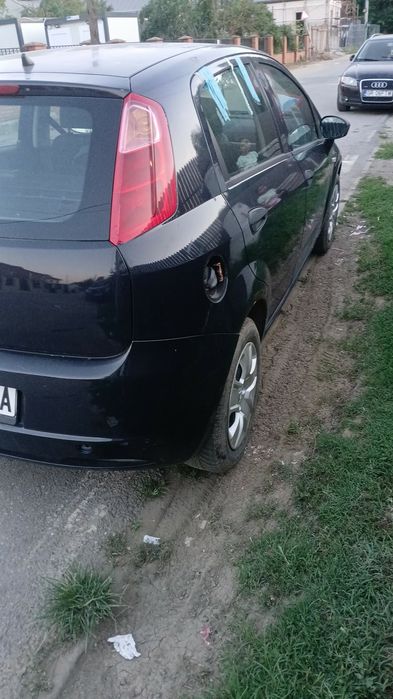 Fiat grande punto 1.3 benzina în stare bună  se vinde pentru folosință sau piese nu are fiscal acte expirate  700e