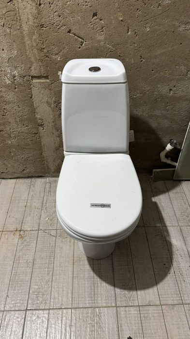 Продам  Унитаз новый 2шт
