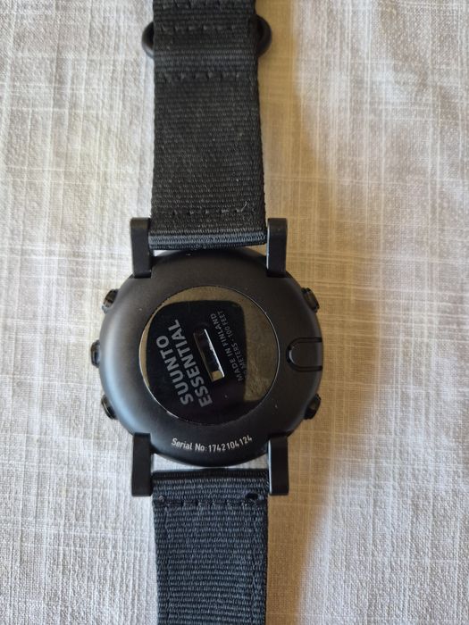 Suunto essential ceramic all black