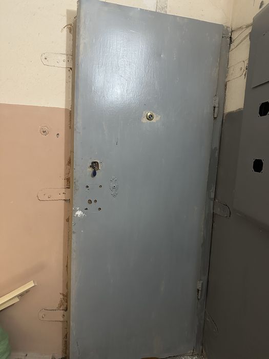 Железная дверь продается