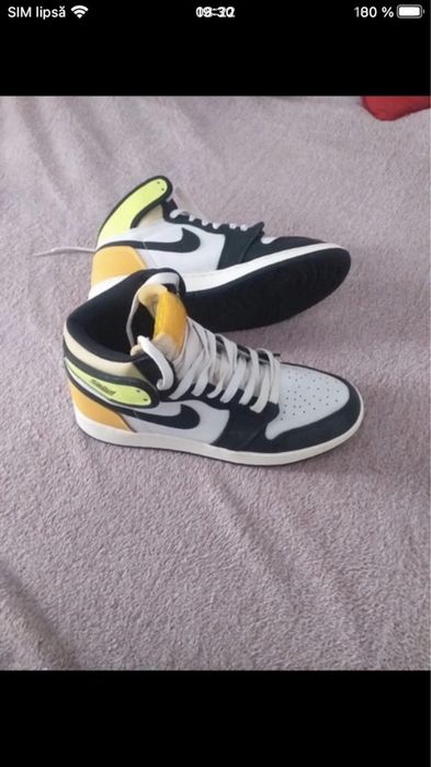 Air Jordan 1 retro high og  volt gold ,marimea 39
