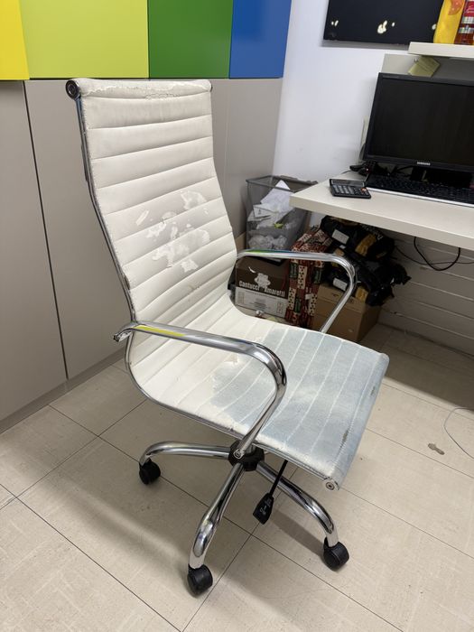 Столове за офис.