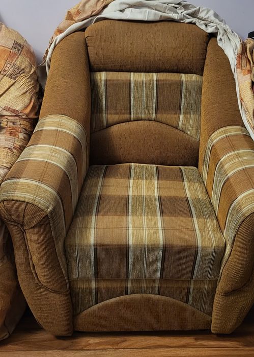 Vând 2 fotolii stare foarte bună , aproape noi.