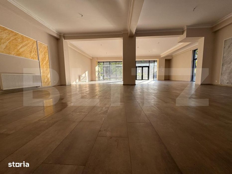 Spatiu comercial central, 161 mp, open space, 2 locuri de parcare