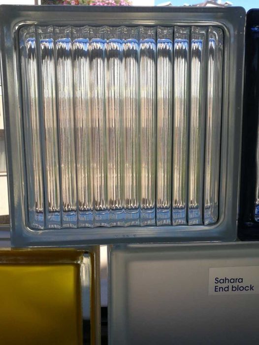 Стъклени тухли различни видове