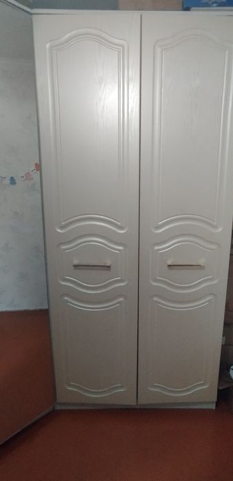 Продам угловой шкаф