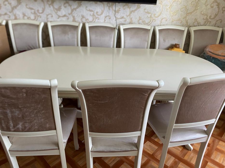 Стол со стульями