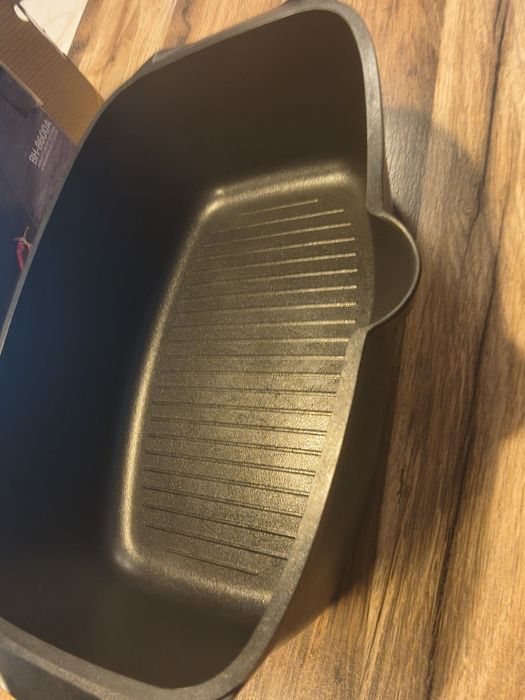 Oala tip tava  cu capac sticla ,fund și pentru inducție ,capac cu picu