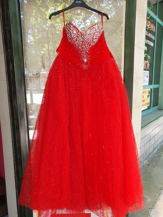 Официална Червена Рокля