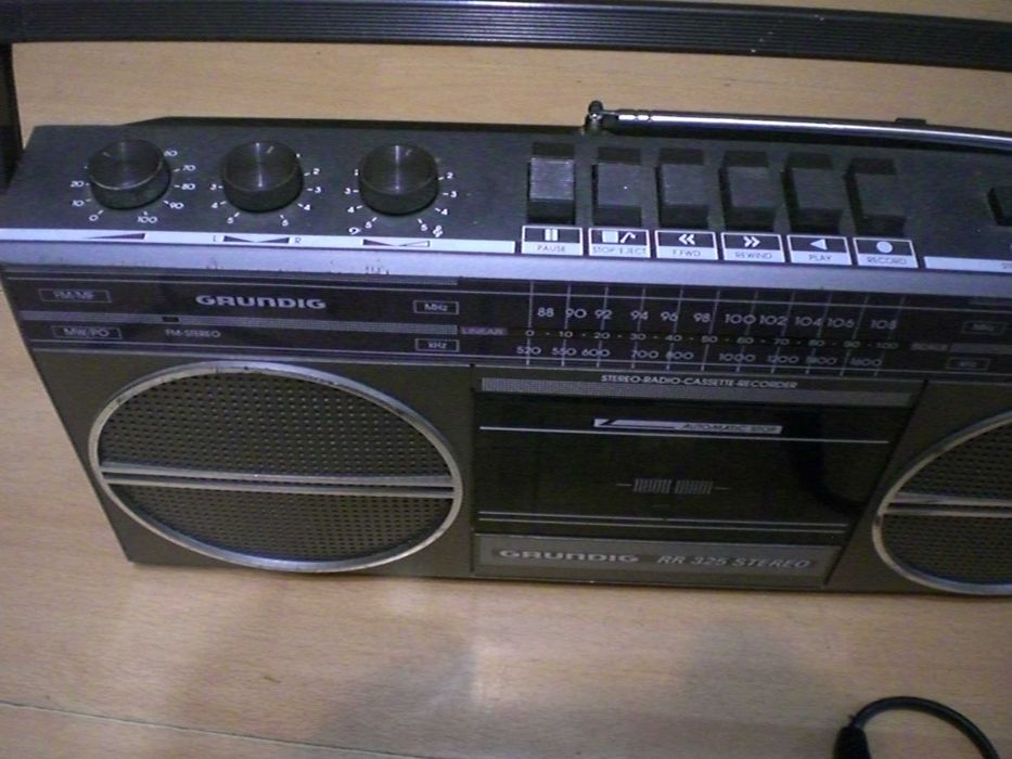 Касетофон GRUNDIG  работи