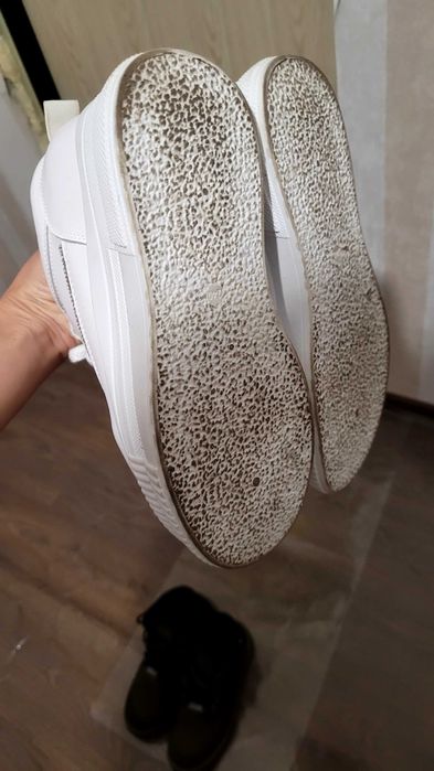 Кроссовки женские