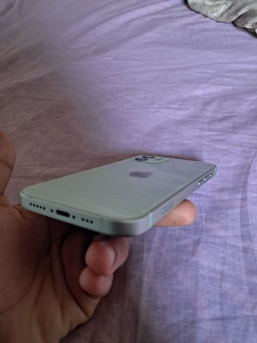 IPhone 12 64gb 77% капацитет  само батерията трябва да се смени
