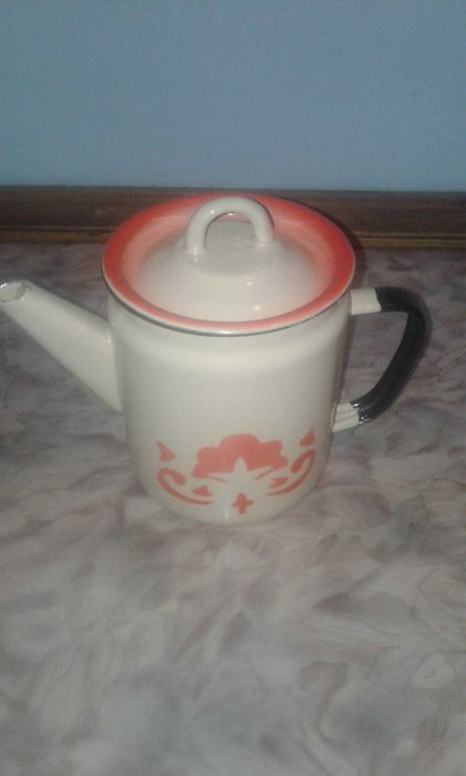 кастрюли, казан, чайники